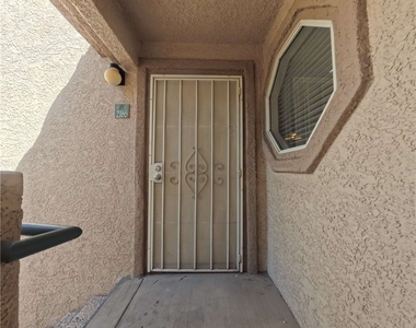 5415 W Harmon Avenue - Photo Thumbnail 2