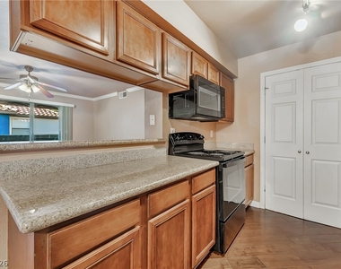 3135 S Mojave Road - Photo Thumbnail 7