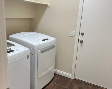 3188 Robins Creek Place - Photo Thumbnail 9