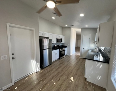 7800 Seychelles Court - Photo Thumbnail 3