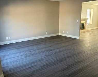 126 Elegante Way - Photo Thumbnail 3