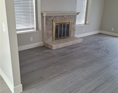 126 Elegante Way - Photo Thumbnail 4