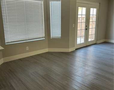 126 Elegante Way - Photo Thumbnail 5