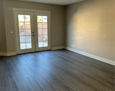 126 Elegante Way - Photo Thumbnail 2