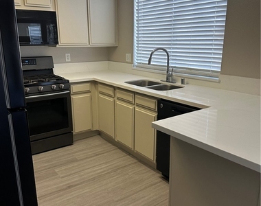 126 Elegante Way - Photo Thumbnail 7