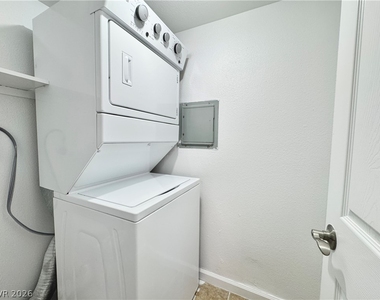 2920 Siki Court - Photo Thumbnail 5