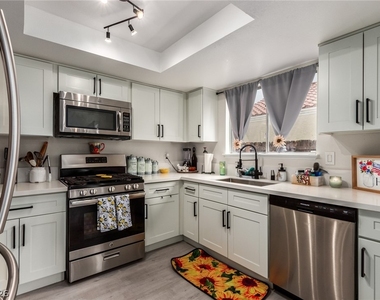 5776 Yerington Avenue - Photo Thumbnail 6