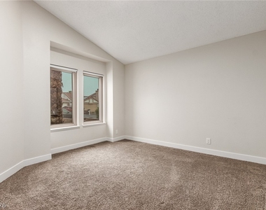 5776 Yerington Avenue - Photo Thumbnail 16