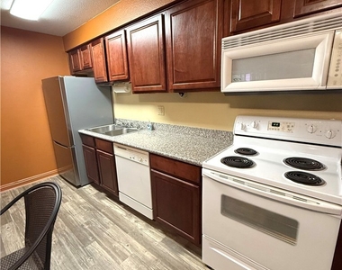 5041 River Glen Drive - Photo Thumbnail 6