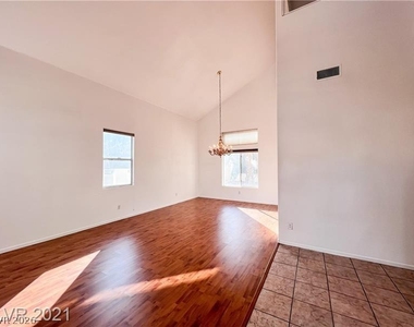 3553 Lazy Sun Lane - Photo Thumbnail 2