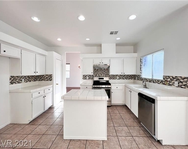3553 Lazy Sun Lane - Photo Thumbnail 8