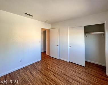 3553 Lazy Sun Lane - Photo Thumbnail 23