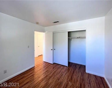 3553 Lazy Sun Lane - Photo Thumbnail 24