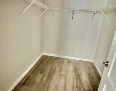 10217 King Henry Avenue - Photo Thumbnail 16