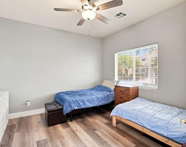 9466 Marshall Creek Street - Photo Thumbnail 7