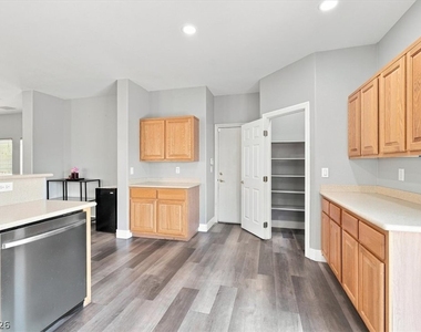 9466 Marshall Creek Street - Photo Thumbnail 3