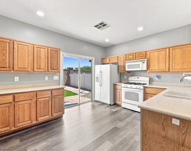 9466 Marshall Creek Street - Photo Thumbnail 2