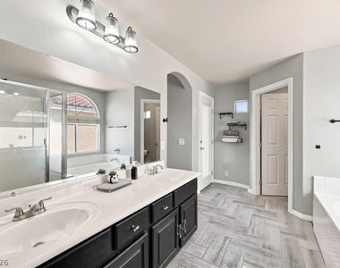 9466 Marshall Creek Street - Photo Thumbnail 12