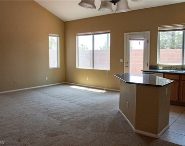 9557 Gibbon Avenue - Photo Thumbnail 4