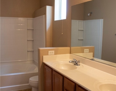 9557 Gibbon Avenue - Photo Thumbnail 10