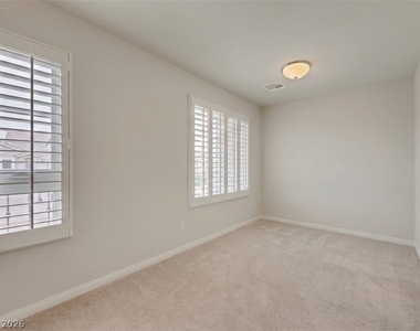 8176 Duncan Peak Court - Photo Thumbnail 32