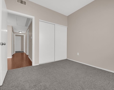3400 Cabana Drive - Photo Thumbnail 9