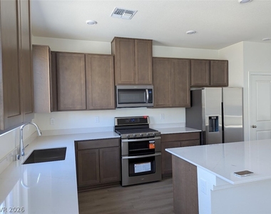 5887 Park Row Street - Photo Thumbnail 4