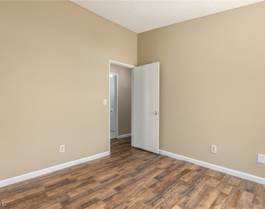 616 Jonathan Glen Way - Photo Thumbnail 23