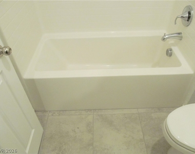 823 Grand Country Avenue - Photo Thumbnail 24
