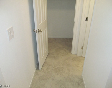 823 Grand Country Avenue - Photo Thumbnail 14
