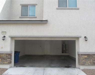 823 Grand Country Avenue - Photo Thumbnail 31