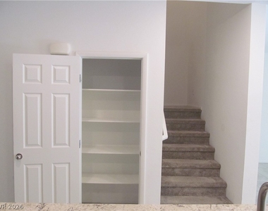 823 Grand Country Avenue - Photo Thumbnail 16