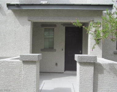 823 Grand Country Avenue - Photo Thumbnail 2