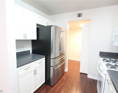 7948 W Nevso Drive - Photo Thumbnail 5