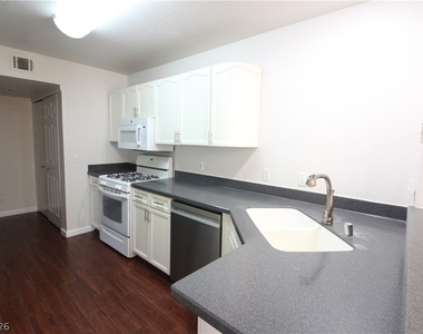 7948 W Nevso Drive - Photo Thumbnail 3