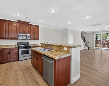 6255 W Arby Avenue - Photo Thumbnail 3
