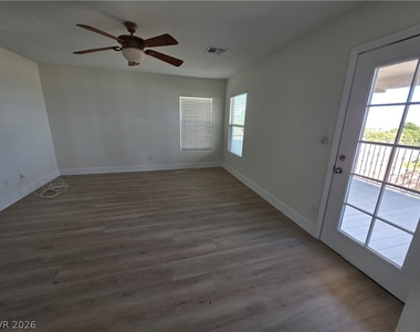 468 Lacabana Beach Drive - Photo Thumbnail 18