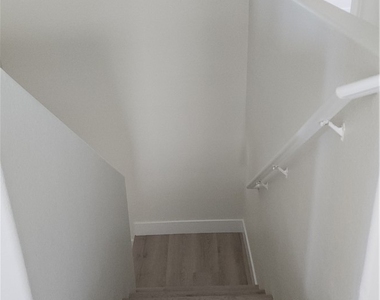468 Lacabana Beach Drive - Photo Thumbnail 9