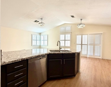 7005 Pacific Coast Street - Photo Thumbnail 12