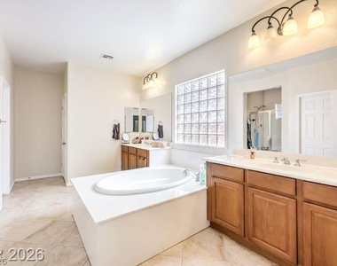 8213 Bay Dunes Street - Photo Thumbnail 15