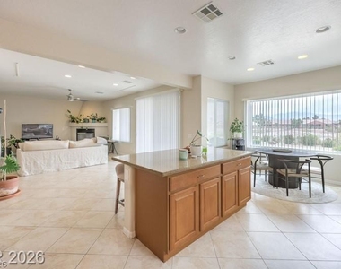 8213 Bay Dunes Street - Photo Thumbnail 10
