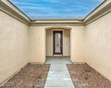 8213 Bay Dunes Street - Photo Thumbnail 5