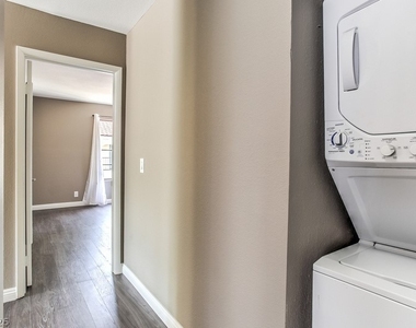 4707 Nara Vista Way - Photo Thumbnail 27