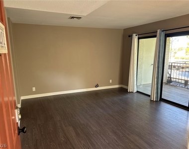 4707 Nara Vista Way - Photo Thumbnail 4