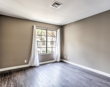 4707 Nara Vista Way - Photo Thumbnail 18