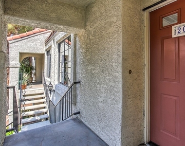 4707 Nara Vista Way - Photo Thumbnail 3