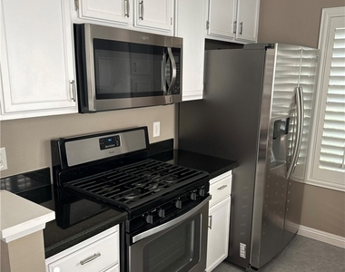 4707 Nara Vista Way - Photo Thumbnail 12