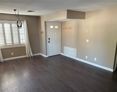 4707 Nara Vista Way - Photo Thumbnail 9