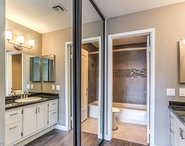 4707 Nara Vista Way - Photo Thumbnail 23