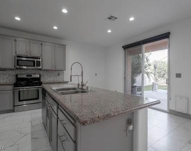 9796 Altadena Street - Photo Thumbnail 12